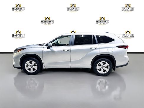 Used 2025 Toyota Highlander LE image 8