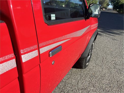 Used 1993 Nissan Pickup 4x4 Regular Cab image 11