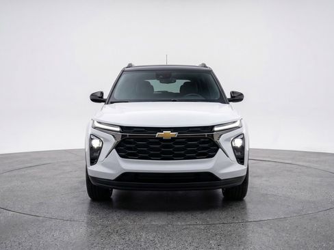 Used 2025 Chevrolet TrailBlazer LT FWD image 2