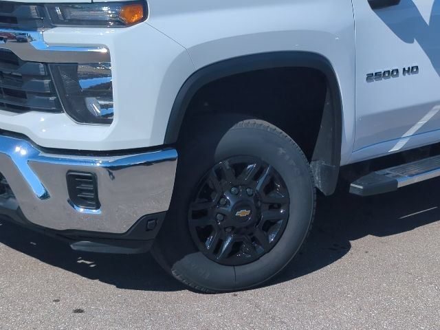 Used 2026 Chevrolet Silverado 2500 LT AWD/4WD image 2