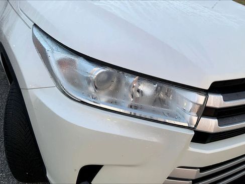 Used 2019 Toyota Highlander XLE FWD image 24