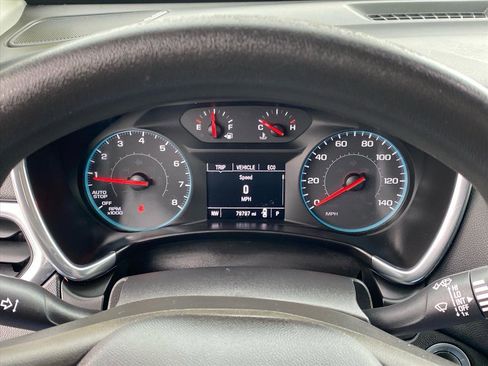 Used 2018 Chevrolet Equinox LT FWD image 17