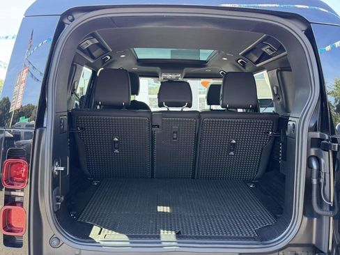 Used 2025 Land Rover Defender 110 S AWD/4WD image 10