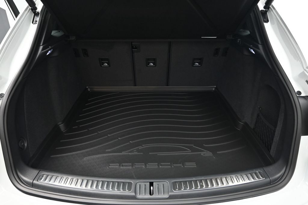 Used 2026 Porsche Macan Turbo AWD/4WD image 25