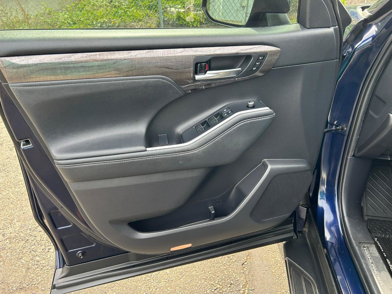 Used 2021 Toyota Highlander Platinum FWD image 9