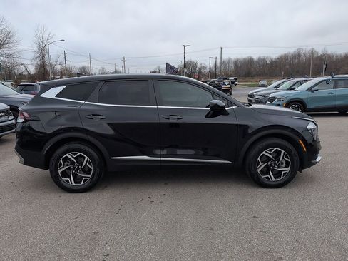 Used 2023 Kia Sportage LX image 2