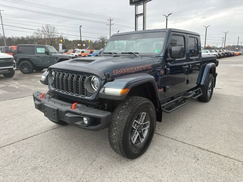Used 2025 Jeep Gladiator Mojave image 4