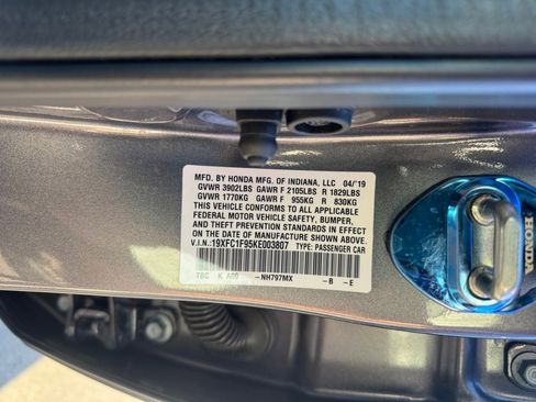 Used 2019 Honda Civic Touring image 38