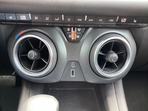 Used 2021 Chevrolet Blazer LT FWD image 23