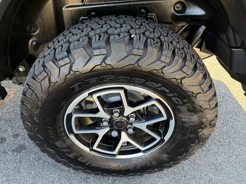 Certified 2024 Jeep Wrangler Unlimited Rubicon w/ Technology Group image 11