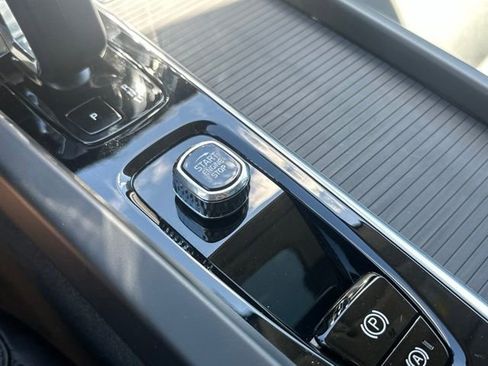 Certified 2023 Volvo XC60 B5 Core AWD/4WD image 27