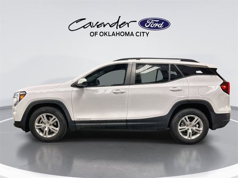 Used 2023 GMC Terrain SLE w/ Driver Convenience Package image 5