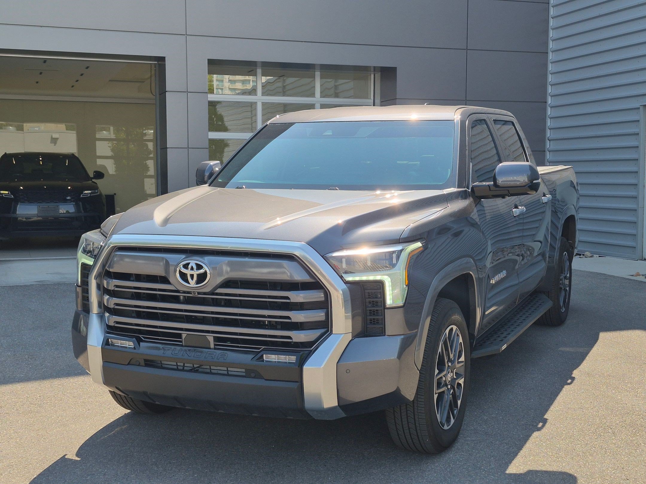 Used 2025 Toyota Tundra Limited AWD/4WD image 7