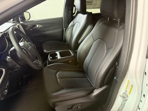 New 2026 Chrysler Voyager LX image 12