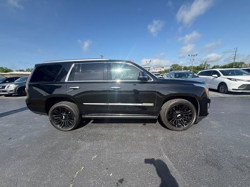 Used 2016 Cadillac Escalade Platinum AWD/4WD image 2