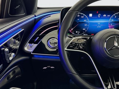 Used 2024 Mercedes-Benz E 350 4MATIC Sedan w/ Airmatic Package image 10