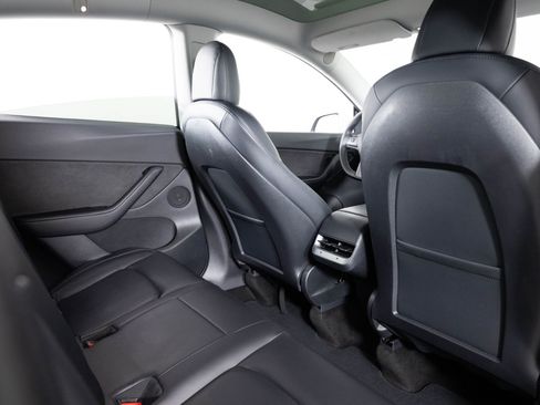 Used 2021 Tesla Model Y Long Range image 22