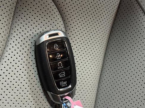 Used 2023 Hyundai Elantra Limited image 27