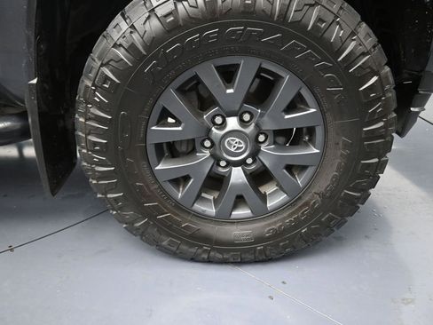 Used 2023 Toyota Tacoma SR5 w/ Technology Package AWD/4WD image 5