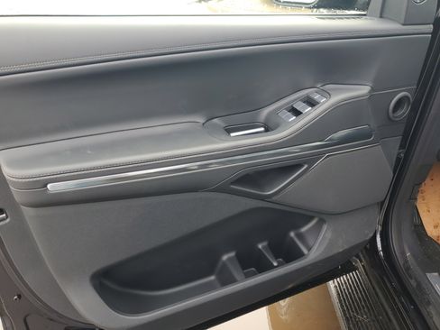 New 2026 Lincoln Navigator Premiere image 8