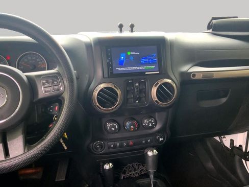 Used 2016 Jeep Wrangler Unlimited Sahara AWD/4WD image 7