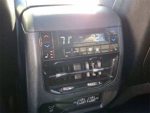 Used 2023 Jeep Grand Cherokee Overland w/ Luxury Tech Group IV image 11