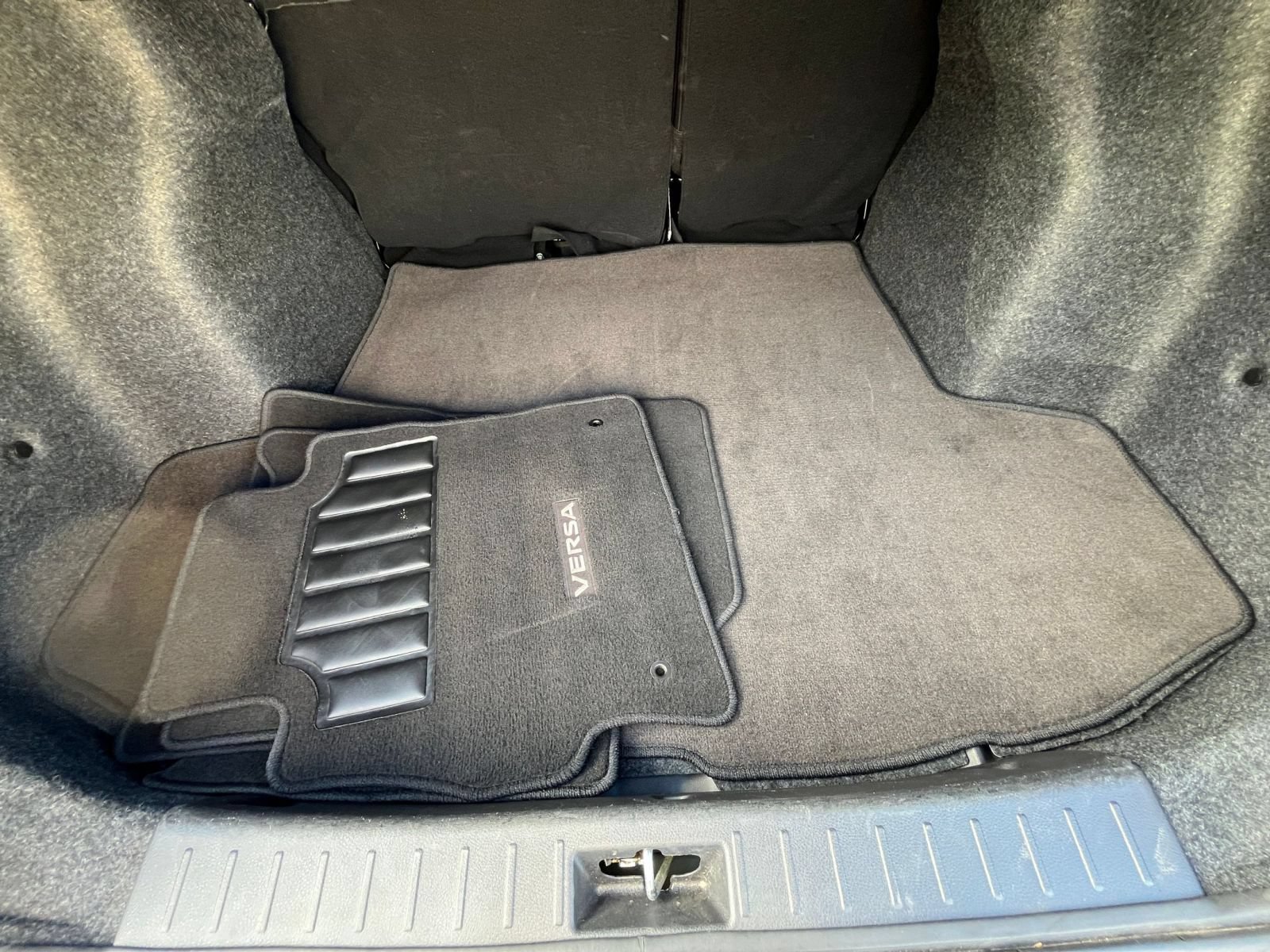 Used 2025 Nissan Versa SV FWD image 30