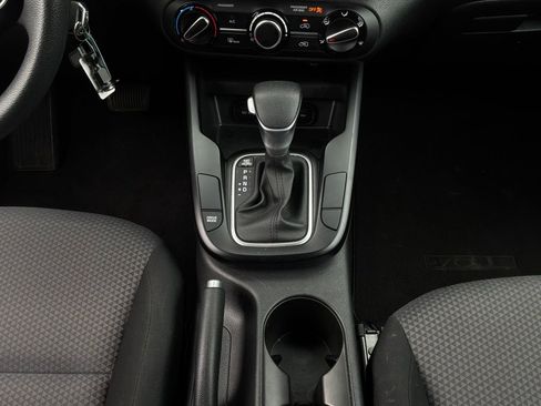 Used 2025 Kia Soul LX w/ LX Technology Package FWD image 12