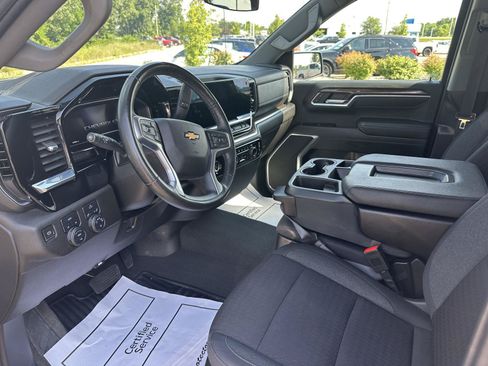 Used 2024 Chevrolet Silverado 1500 LT AWD/4WD image 18