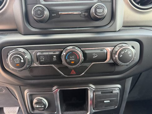 Used 2018 Jeep Wrangler Sport AWD/4WD image 30