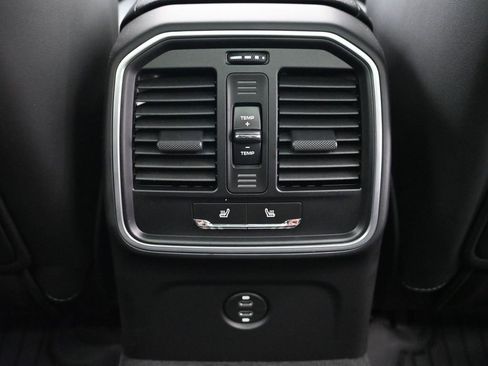 New 2026 Porsche Macan image 8