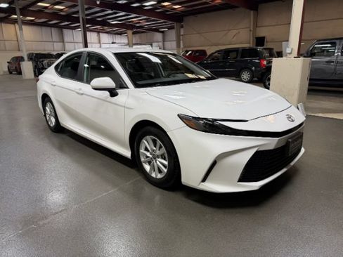 Used 2025 Toyota Camry LE FWD image 6