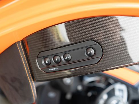 Used 2015 McLaren 650S Spider image 17