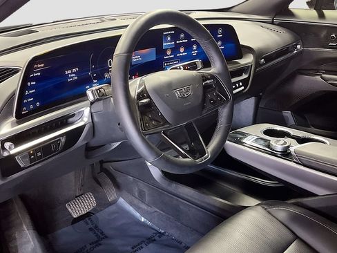 Used 2025 Cadillac Lyriq Sport AWD/4WD image 9