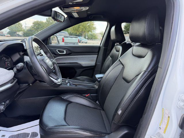 Used 2024 Jeep Compass Latitude AWD/4WD image 23