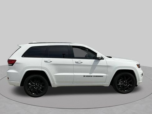 Used 2022 Jeep Grand Cherokee Laredo X RWD image 13