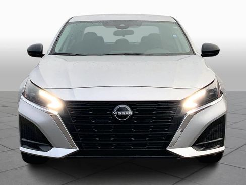 Used 2024 Nissan Altima 2.5 SV image 4