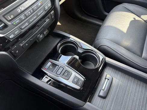 Used 2020 Honda Pilot Touring image 16