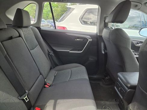Used 2022 Toyota RAV4 XLE AWD/4WD image 9