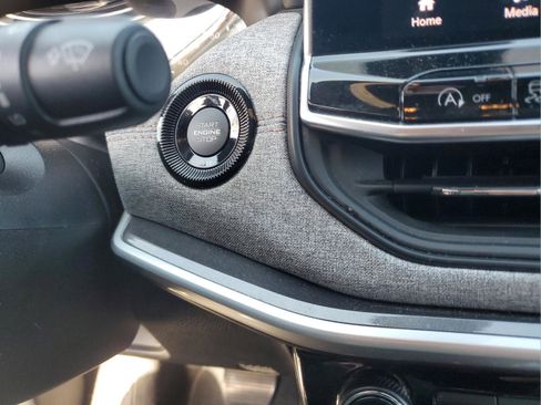 Certified 2024 Jeep Compass Latitude image 25