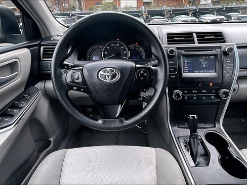 Used 2015 Toyota Camry LE image 5