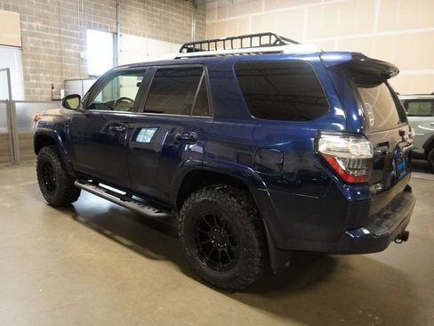 Used 2018 Toyota 4Runner SR5 AWD/4WD image 3
