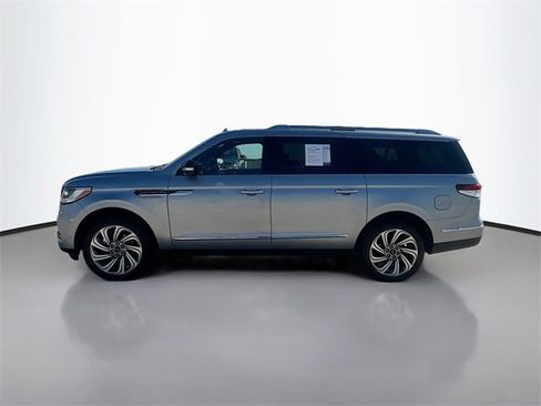 Used 2022 Lincoln Navigator L Reserve image 4