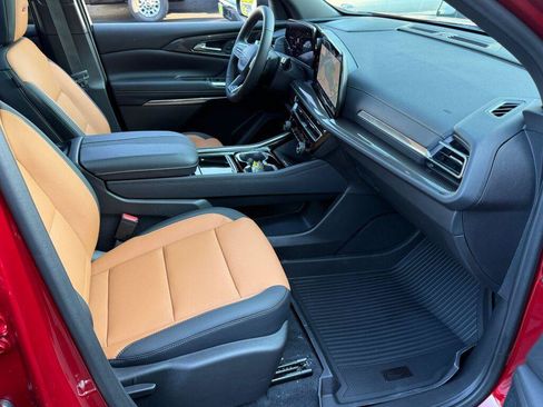New 2027 Chevrolet Traverse Z71 w/ LPO, Floor Liner Package AWD/4WD image 7