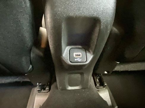 Used 2021 Jeep Renegade Latitude FWD image 43