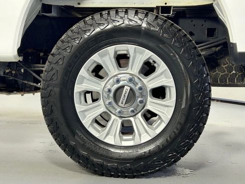 Used 2021 Ford F250 XLT w/ FX4 Off-Road Package AWD/4WD image 31