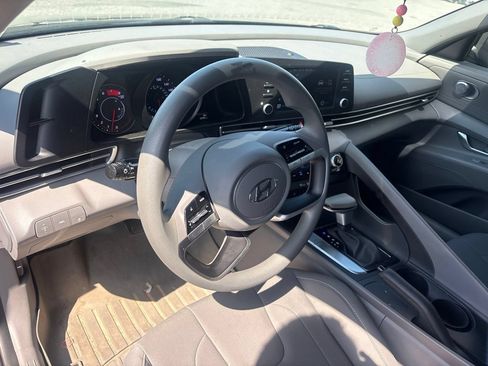 Used 2022 Hyundai Elantra SEL FWD image 4
