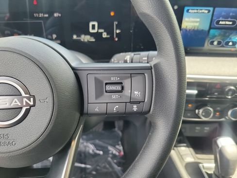 Used 2025 Nissan Kicks SV FWD image 18
