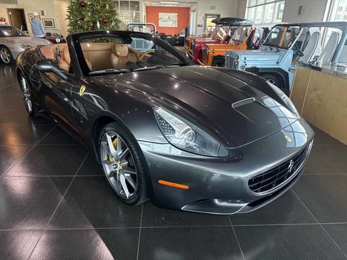 Used 2014 Ferrari California image 4
