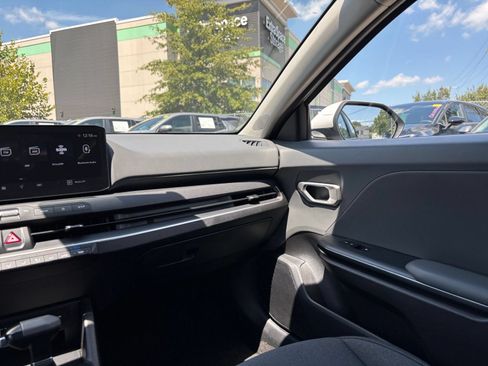 Used 2025 Kia K4 FWD image 29